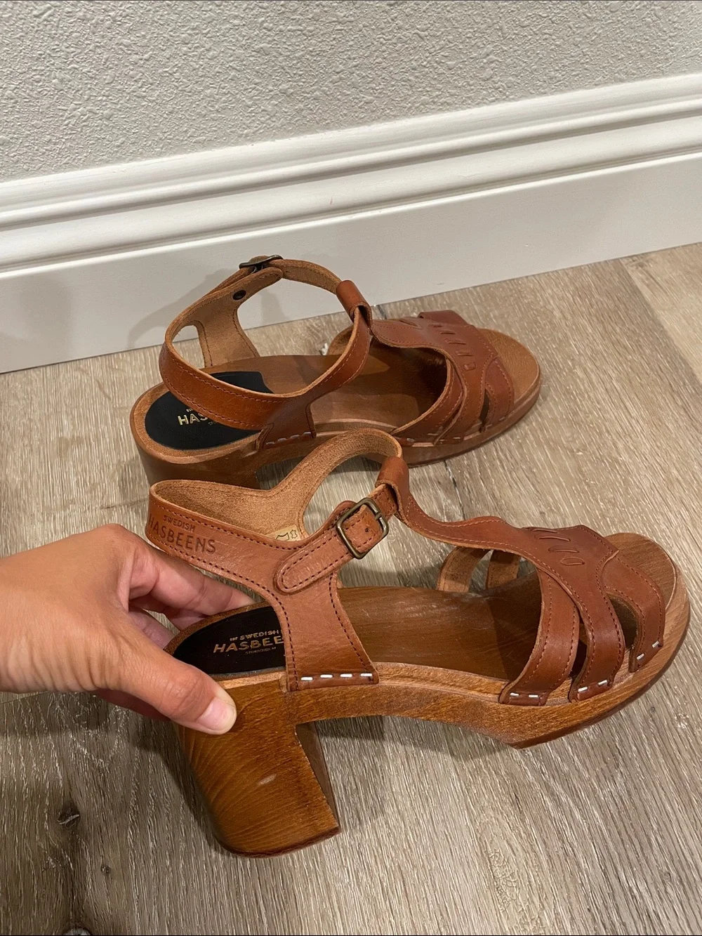 Swedish Hasbeens Cognac Leather Brown Tan T-Strap Heeled Chunky Sandals Size 39